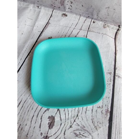 Tupperware Tupper Toys teal Small Plate Replacement #1502-14 EUC - Picture 2 of 4